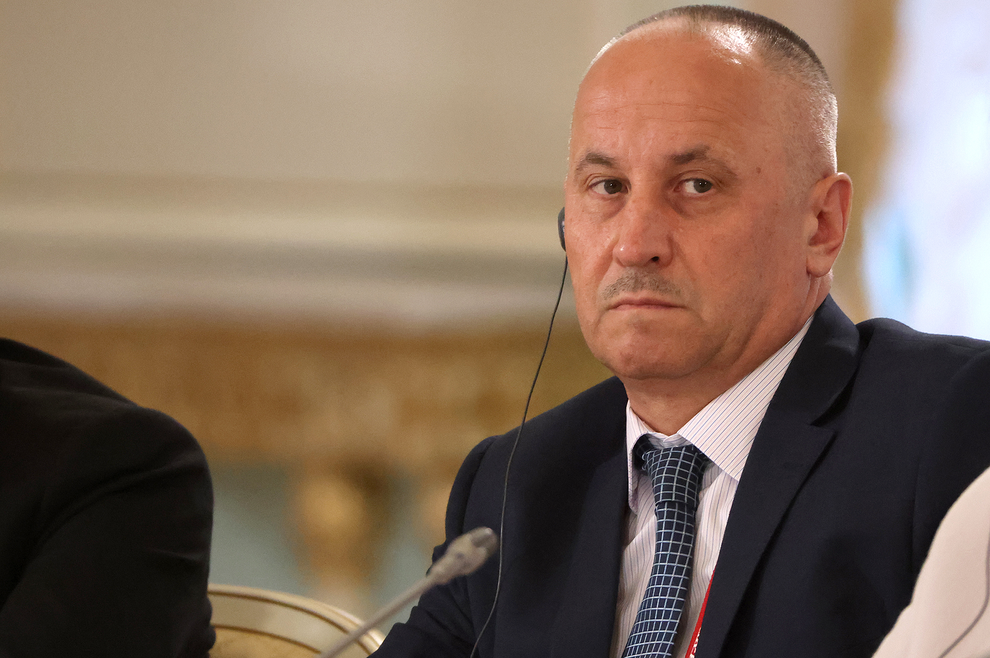 Z Ruska cestoval pouze kvůli operacím GRU. (Generál Averjanov)