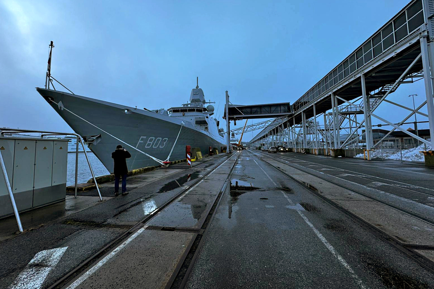 ...a odrazit útočníky (Komodor Warnaar s lodí NATO Tromp v estonském Tallinnu)