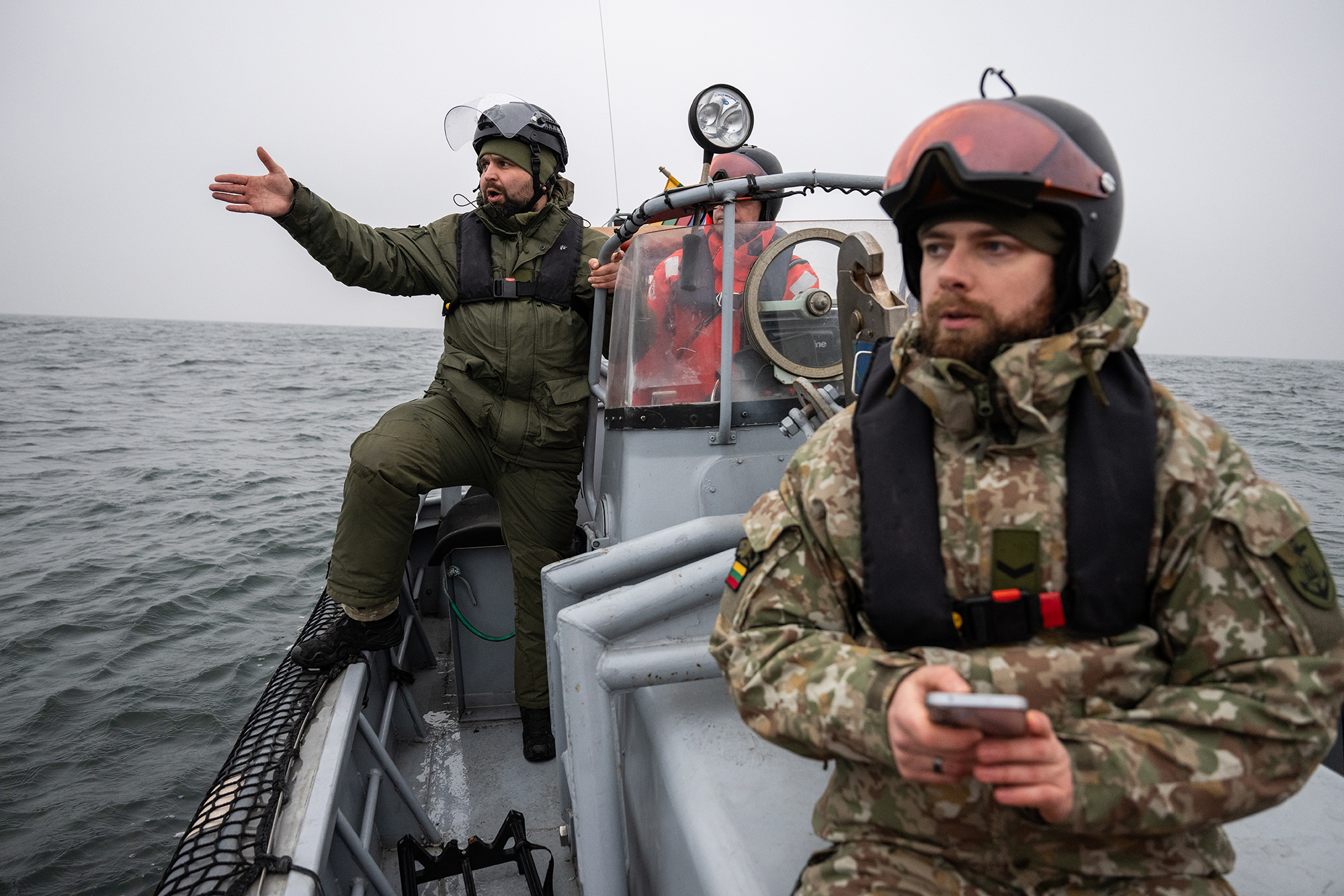 ...pak sonar vytáhnout a doručit k analýze. 