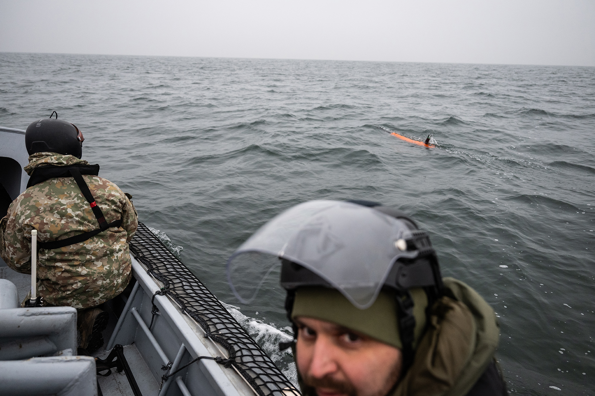 Brzy budou první snímky. (Dron se sonarem před potopením)