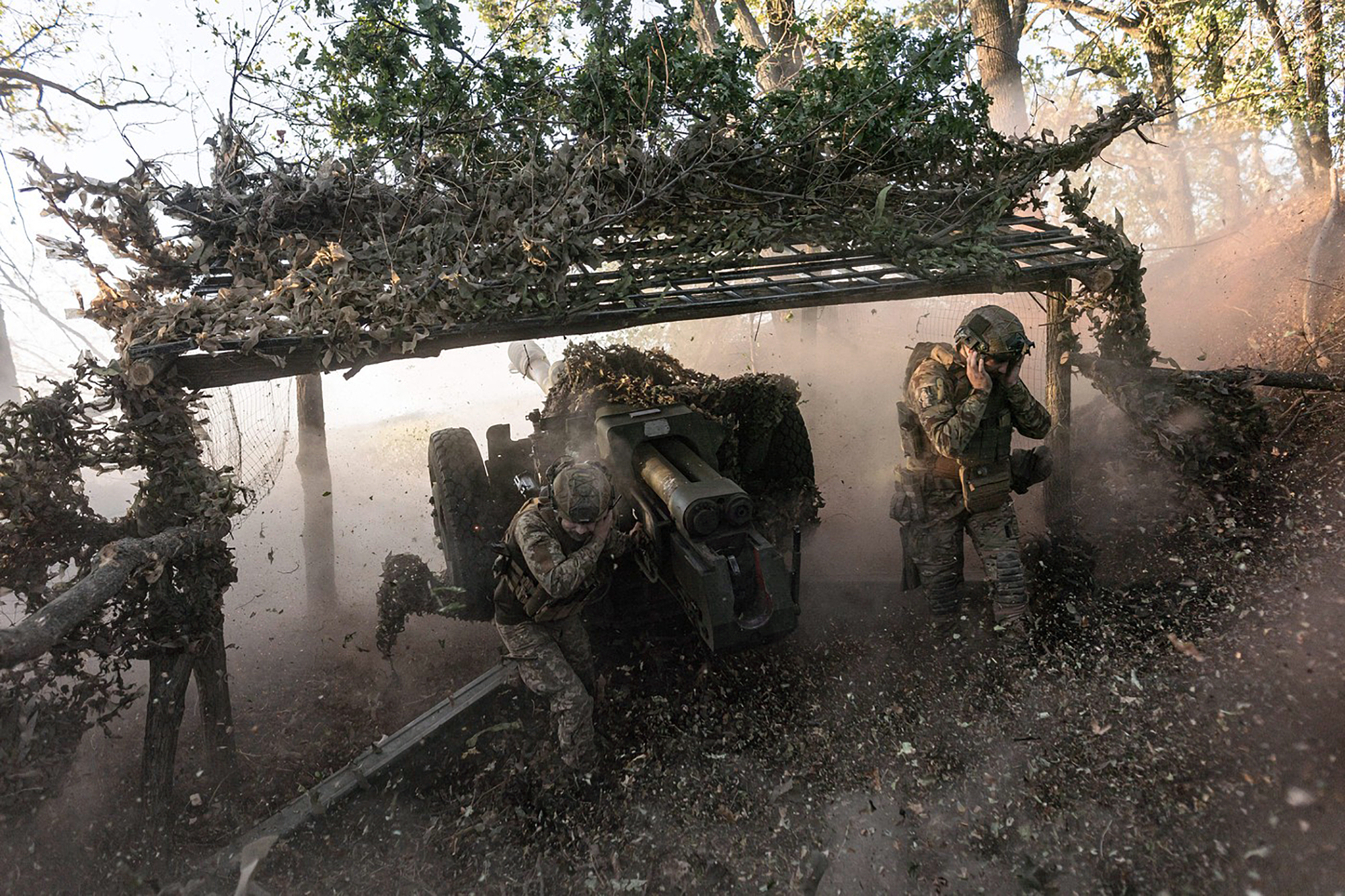 Chtělo by to mít víc střel. (Ukrajinští dělostřelci u Torecku) 