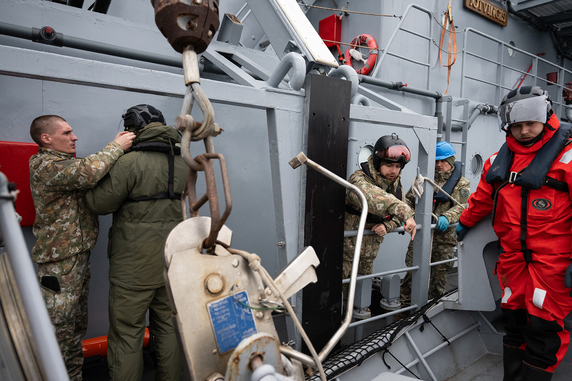 Námořníci na Jotvingisu: Nasadit vodotěsné obleky...