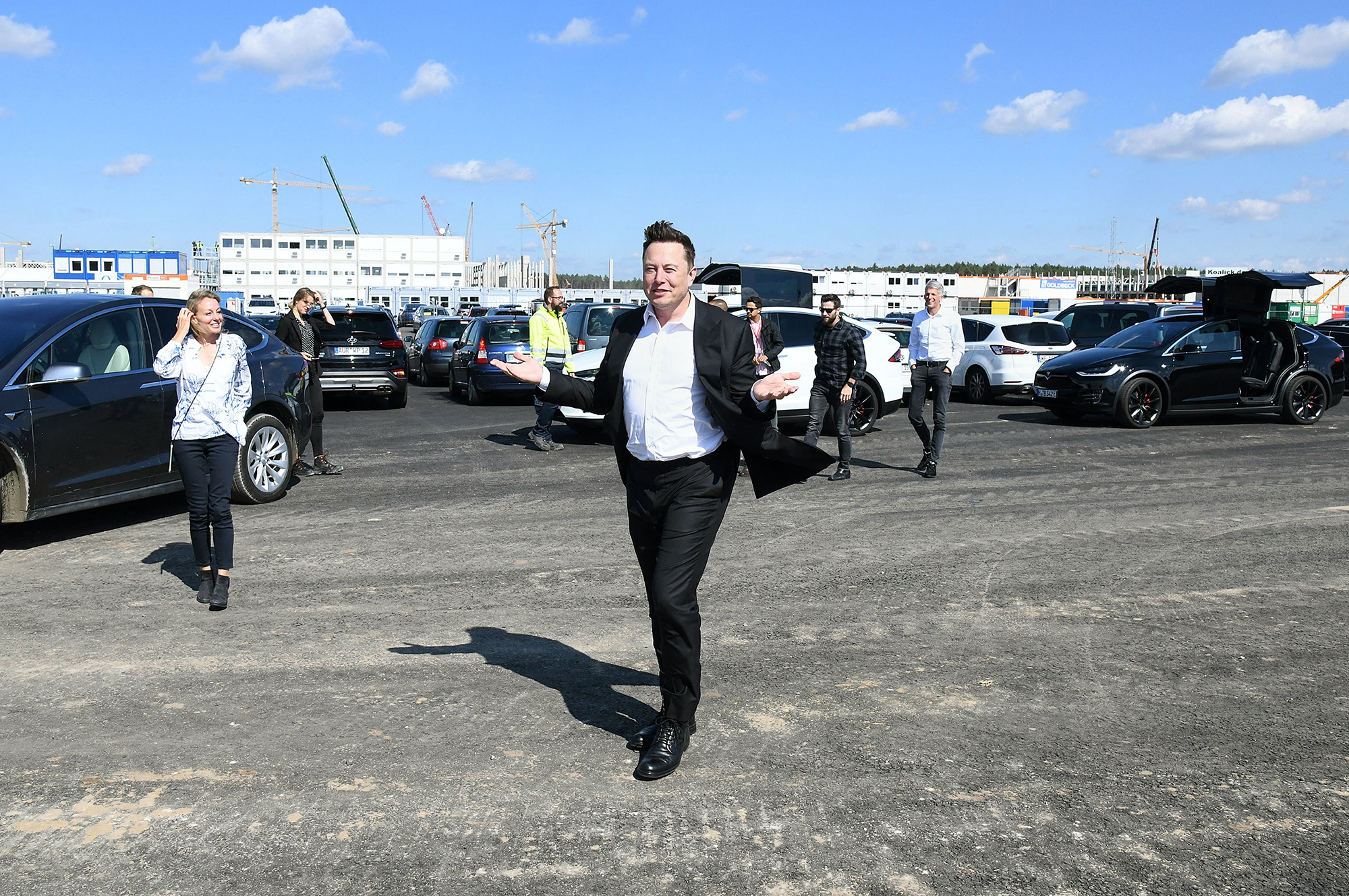 Ještě demokrat. (Elon Musk na staveništi gigafactory na výrobu baterií. Brandenburg, září 2020)