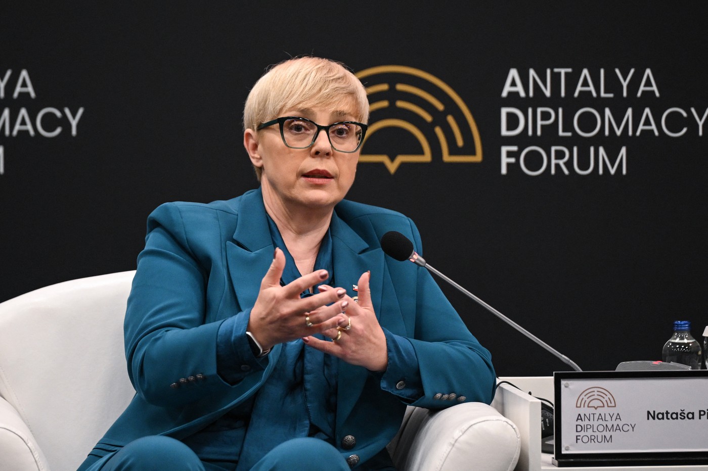 Autonehoda slovinské prezidentky podnítila diskusi o jejích vazbách na Rusko