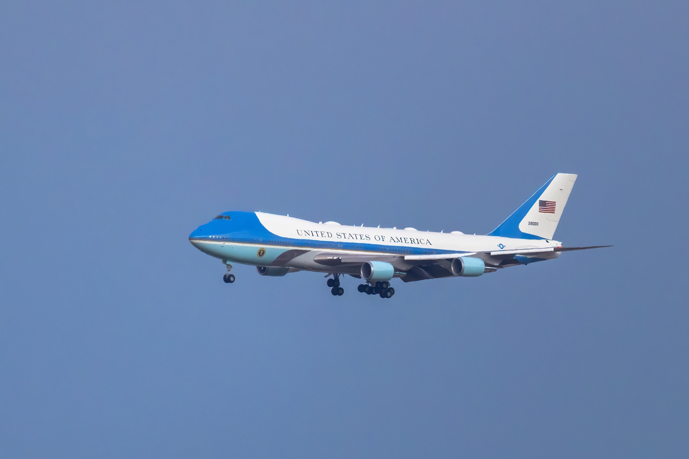 Trump se při odletu ze summitu NATO ukryl v kontejneru na jídlo