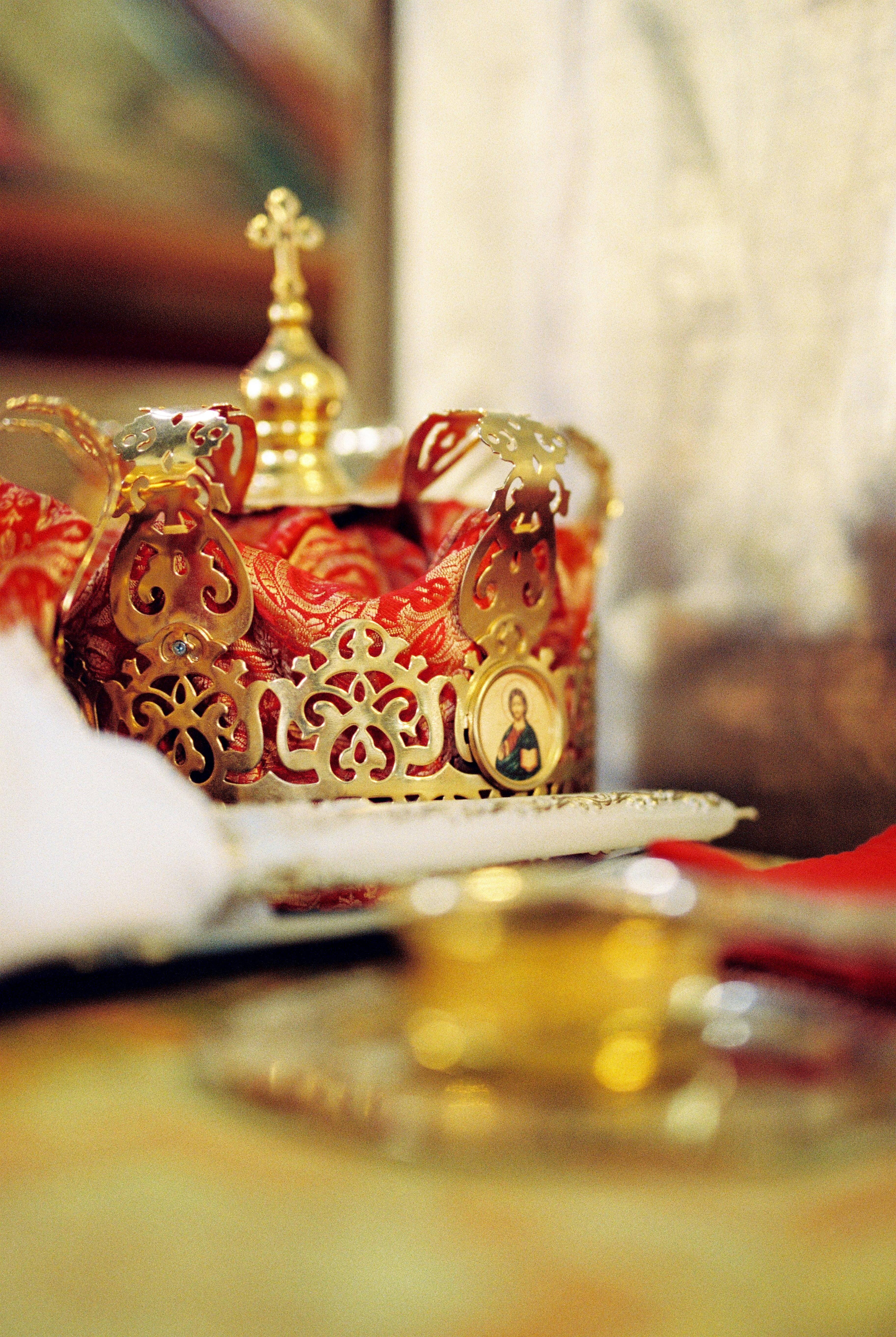 Korunu ukradenou z Louvru půjde opravit. Ztratilo se jen deset diamantů