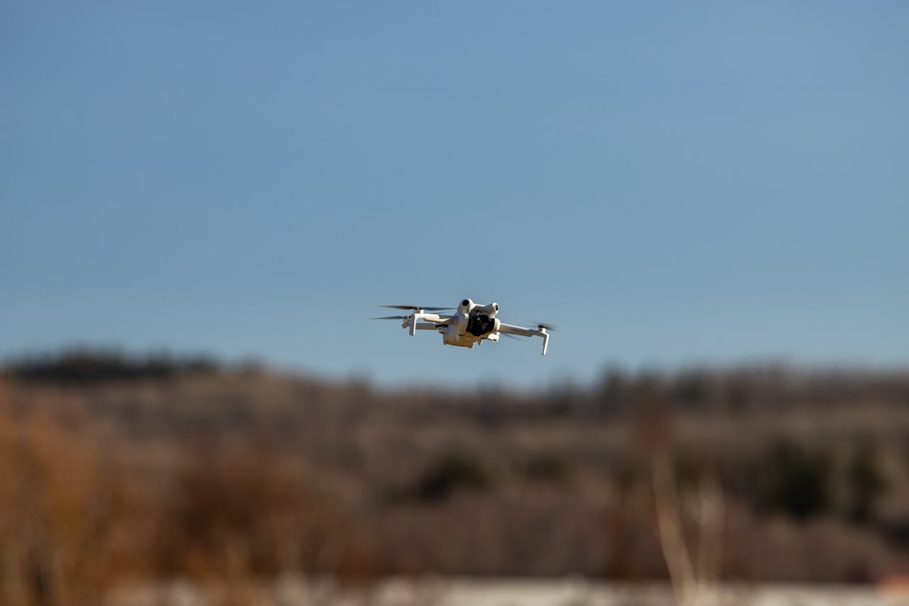 Bezohledný pilot dronu málem způsobil nehodu u heliportu