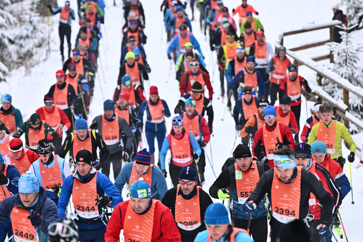 Jizerskou padesátku ovládli Norové. Vyhráli v mužské i ženské kategorii