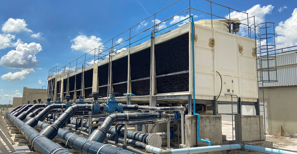 AI vyžaduje obrovské množství energie a vody. Obyvatelé měst platí cenu za její rozmach
