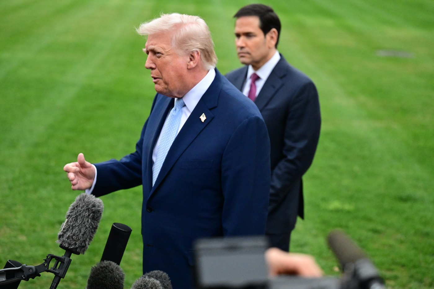 Trump má spojence z NATO za zbabělce kvůli neochotě pomoci v Hormuzském průlivu