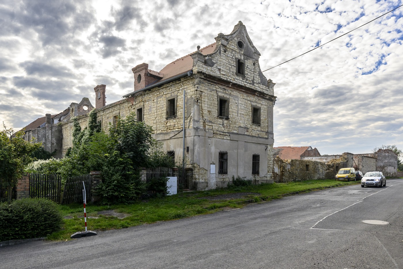 Do ruiny bez vody a oken se přihlásilo 30 lidí. Starosta se obává ovlivnění voleb