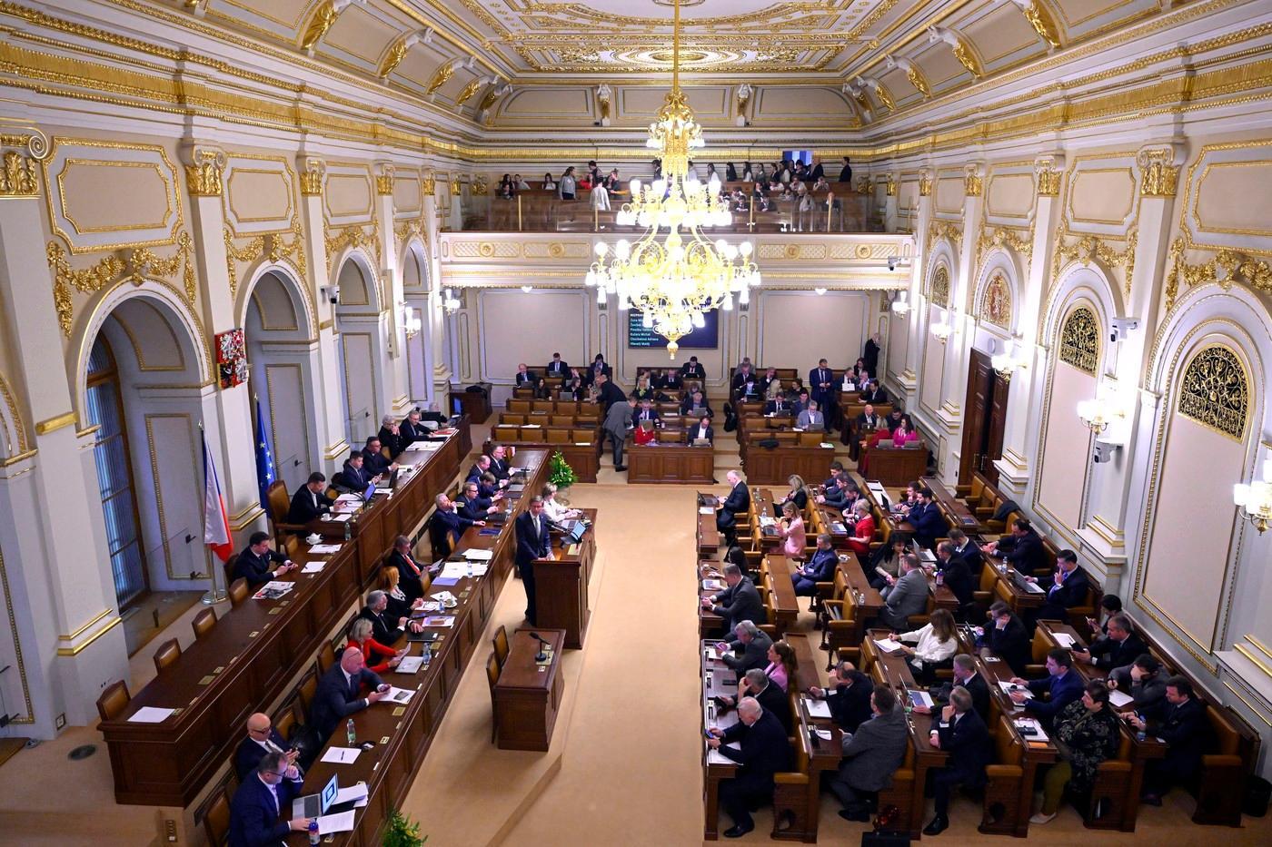 Vláda ustála hlasování o nedůvěře. Čekalo se to, ale od opozice je to vykřičník