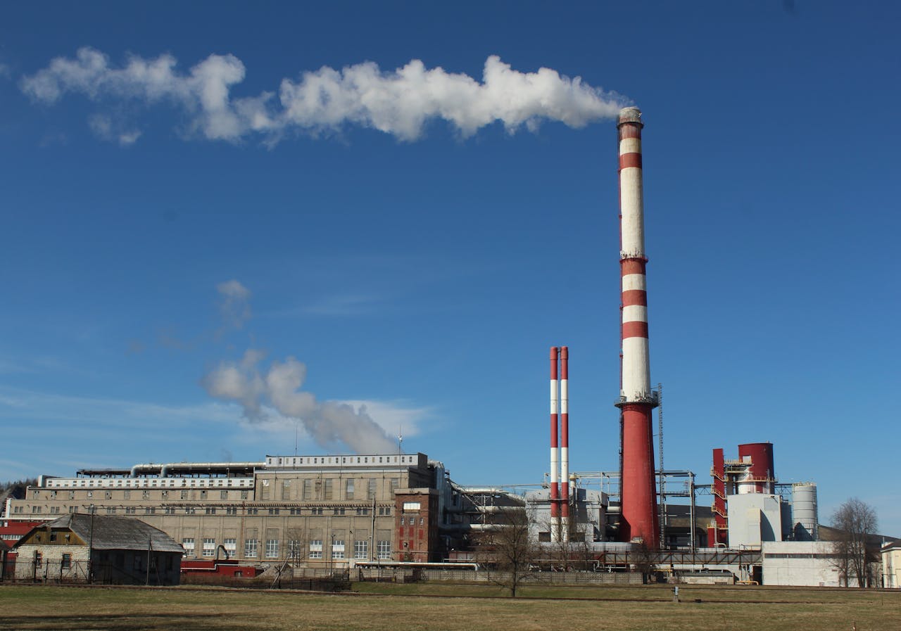 Teplárny zvládly chladnější sezonu bez komplikací, uhlí dál dominuje