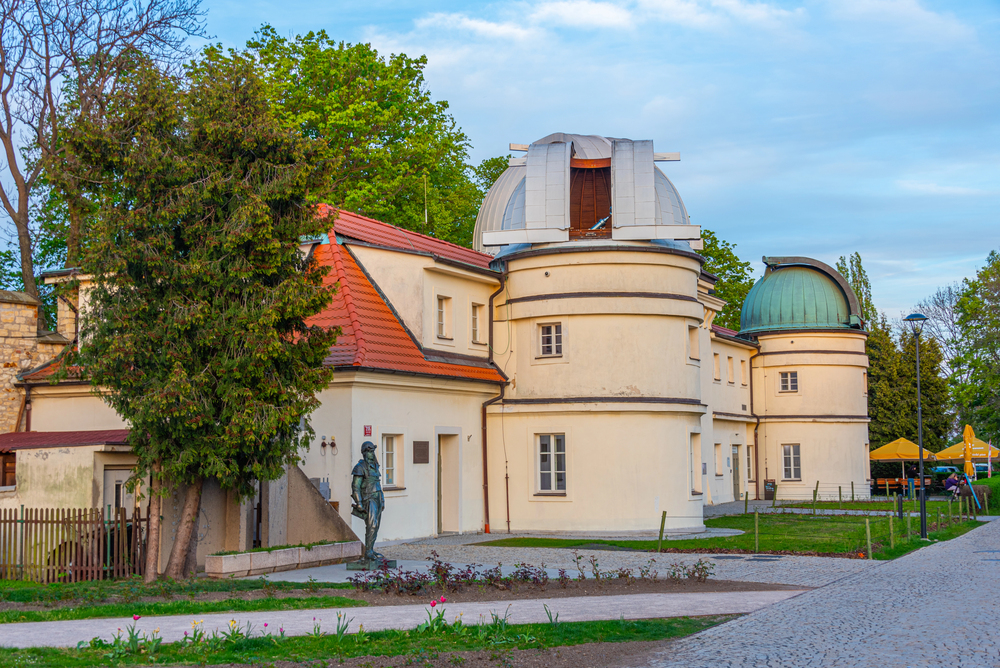 V Praze bude k vidění mimořádné zatmění Slunce. Hvězdárny lákají na speciální program