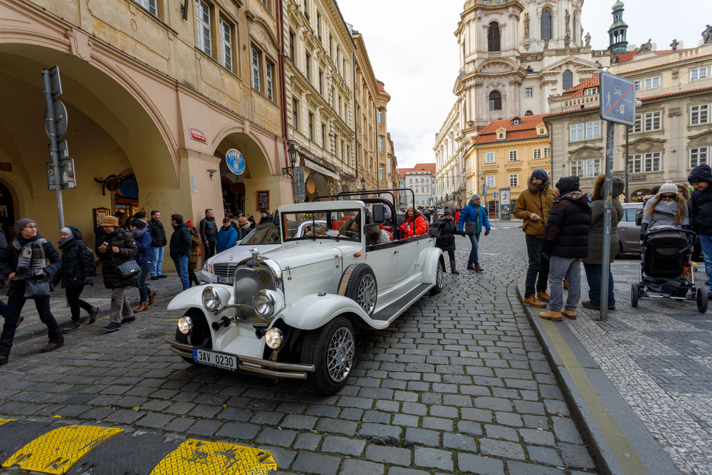 Nejstarší vůz z roku 1926: 1000 mil československých láká rekordní počet účastníků