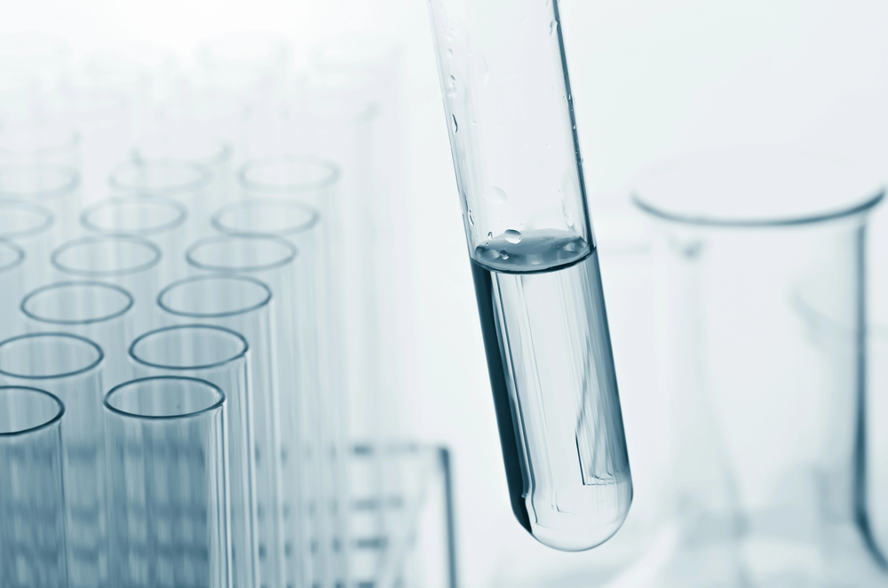 V laboratoři v Brně unikla žíravá látka, hasiči ji zlikvidovali, 150 evakuovaných