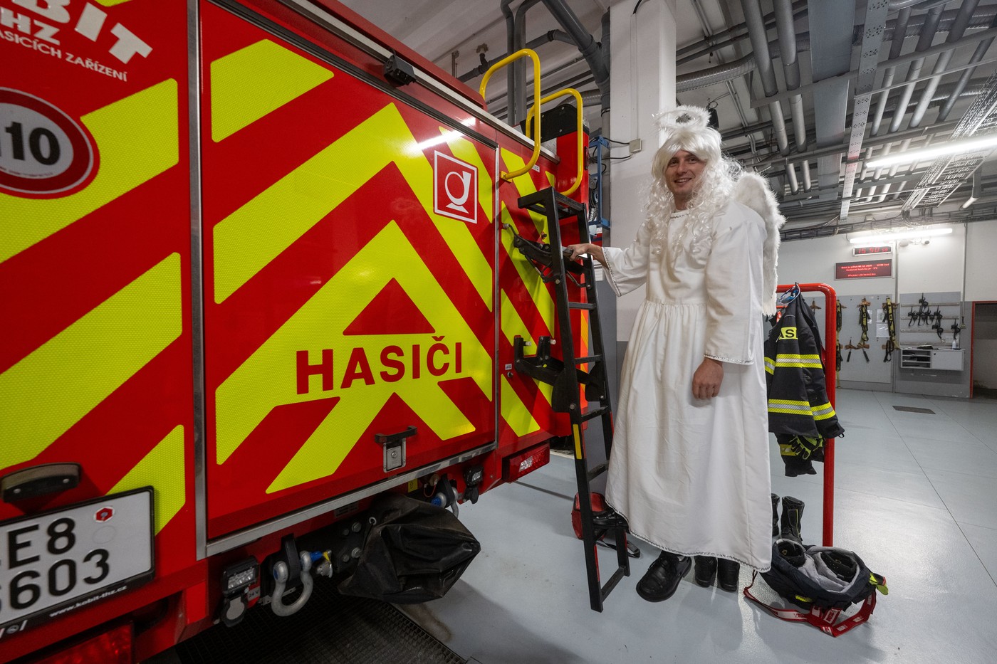 Pardubičtí hasiči dělají mikulášské obchůzky, je to letitá tradice