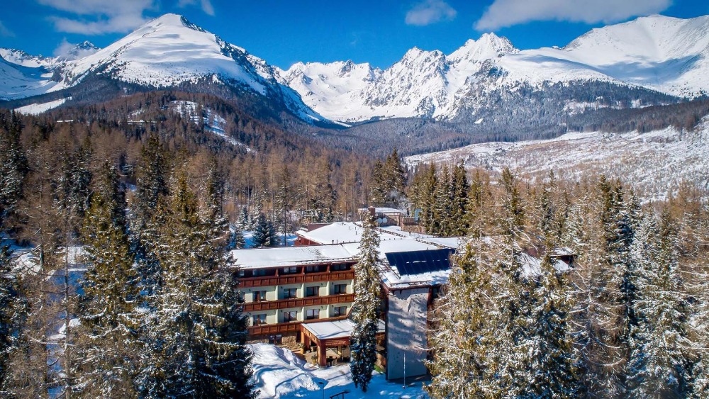 Zimní pohoda, ale i adrenalin. Kam se vydat na nezapomenutelnou lyžovačku ve Vysokých Tatrách  