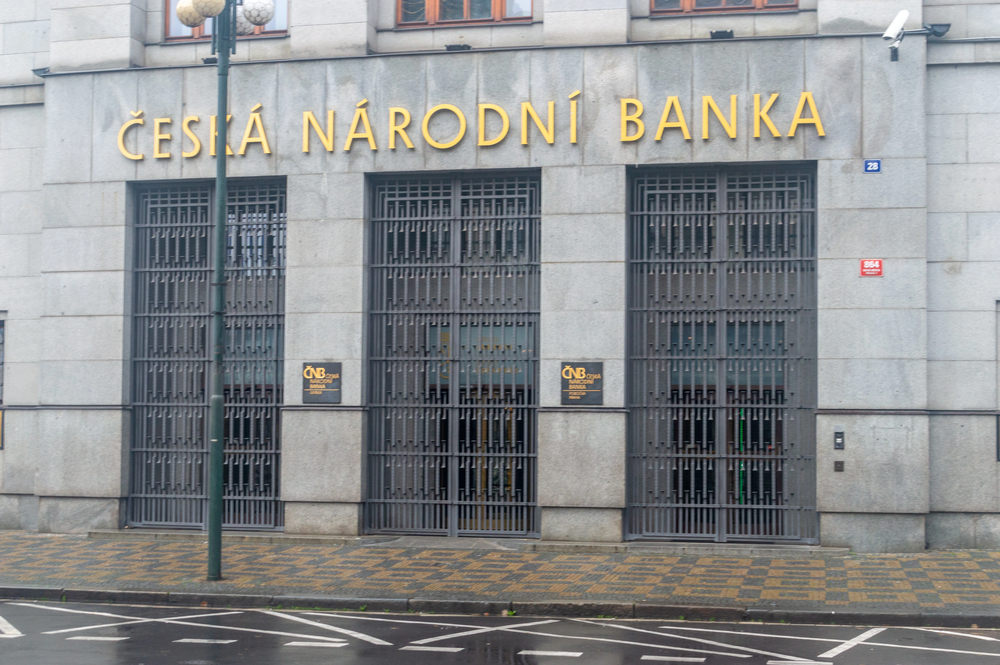 Centrální banka úrokové sazby nezměnila, zhoršila výhled ekonomiky