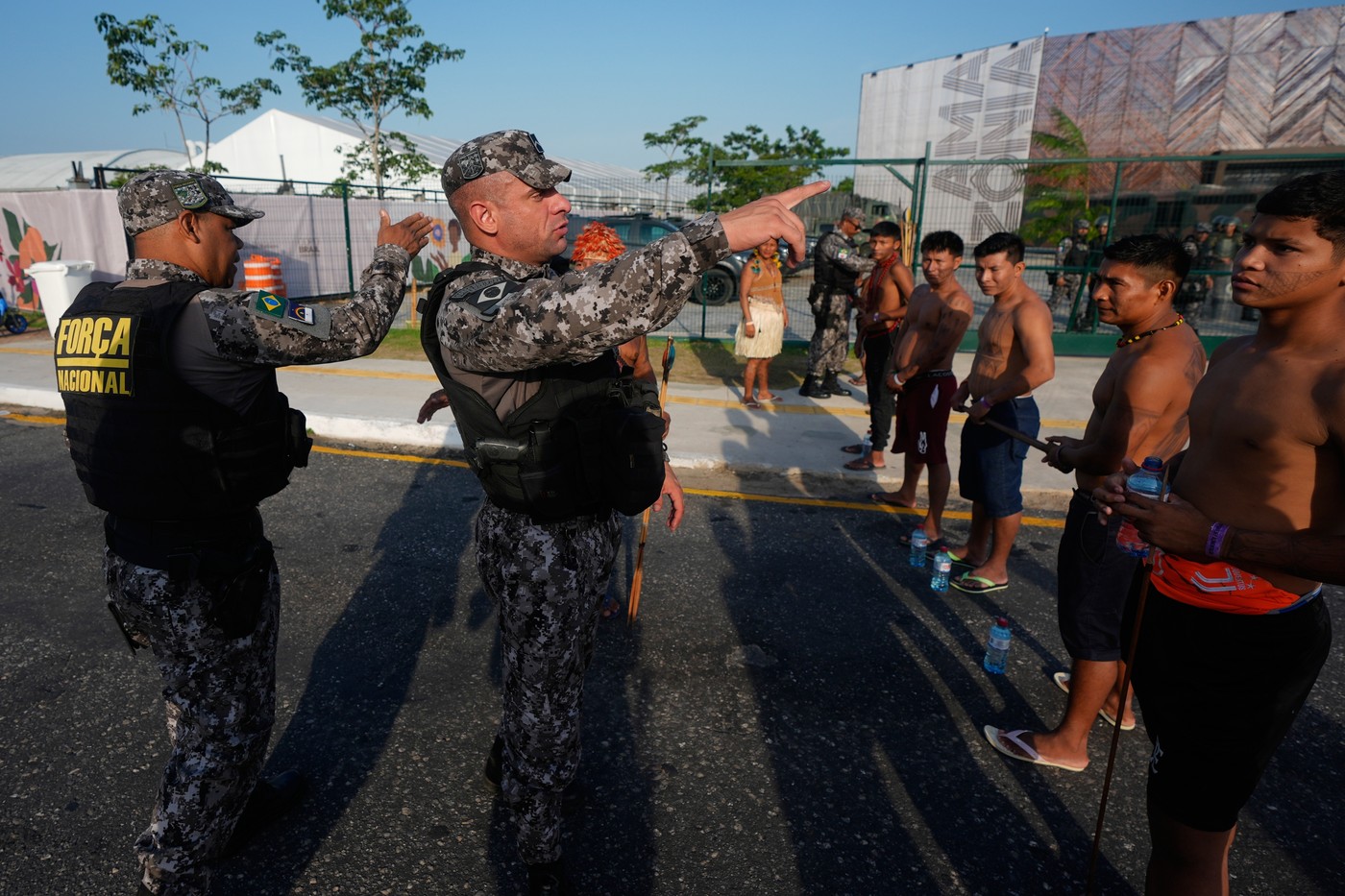 Brazilský domorodý kmen zablokoval vstup do areálu klimatické konference COP30