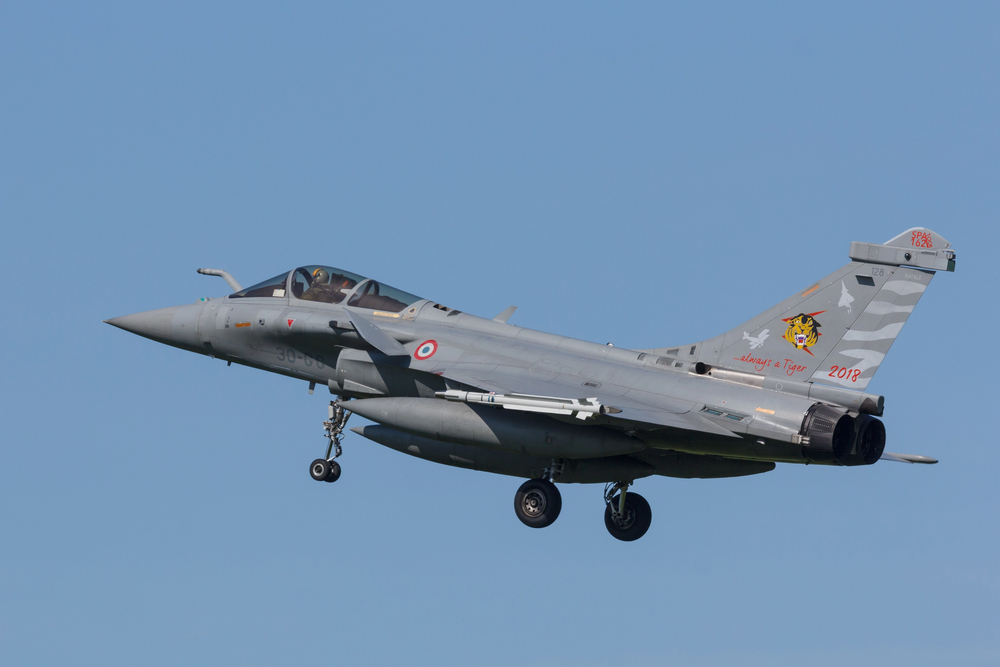 Francie umožní Ukrajině licenční výrobu zbraní, Kyjev nakoupí 16 letounů Rafale