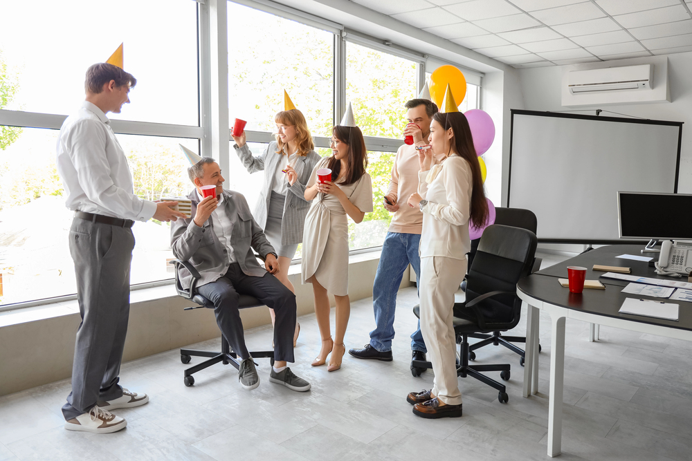 Vztahy nad zlato: Proč Češi zůstávají v práci, i když by mohli vydělávat víc