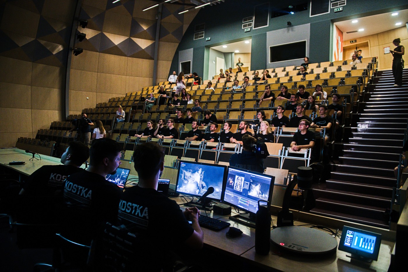 Družice z dílny VUT krouží kolem Země, mise studentů začala startem rakety Falcon 9