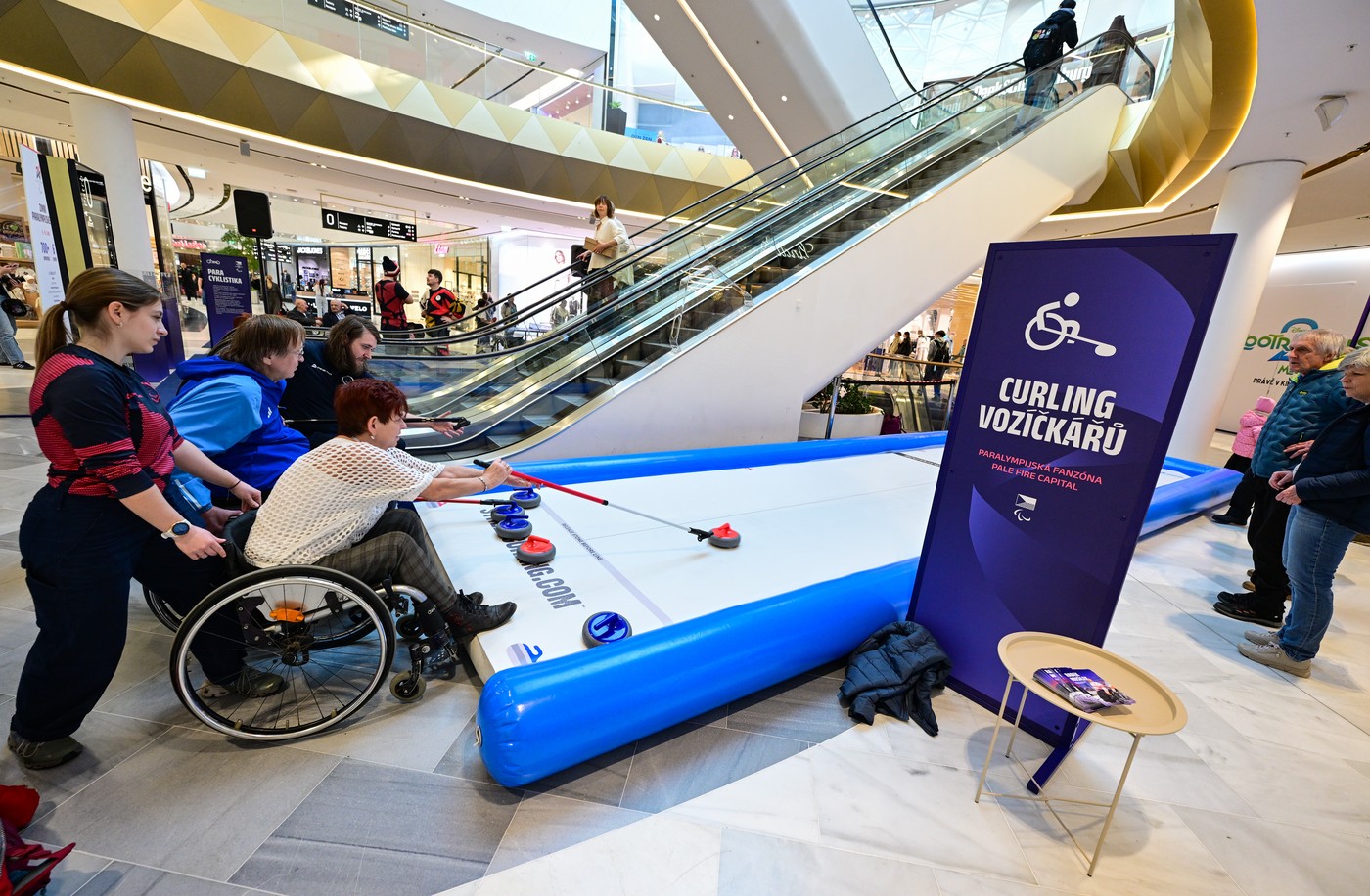 V obchodních centrech v Praze startuje paralympijská fanzóna se sportovci