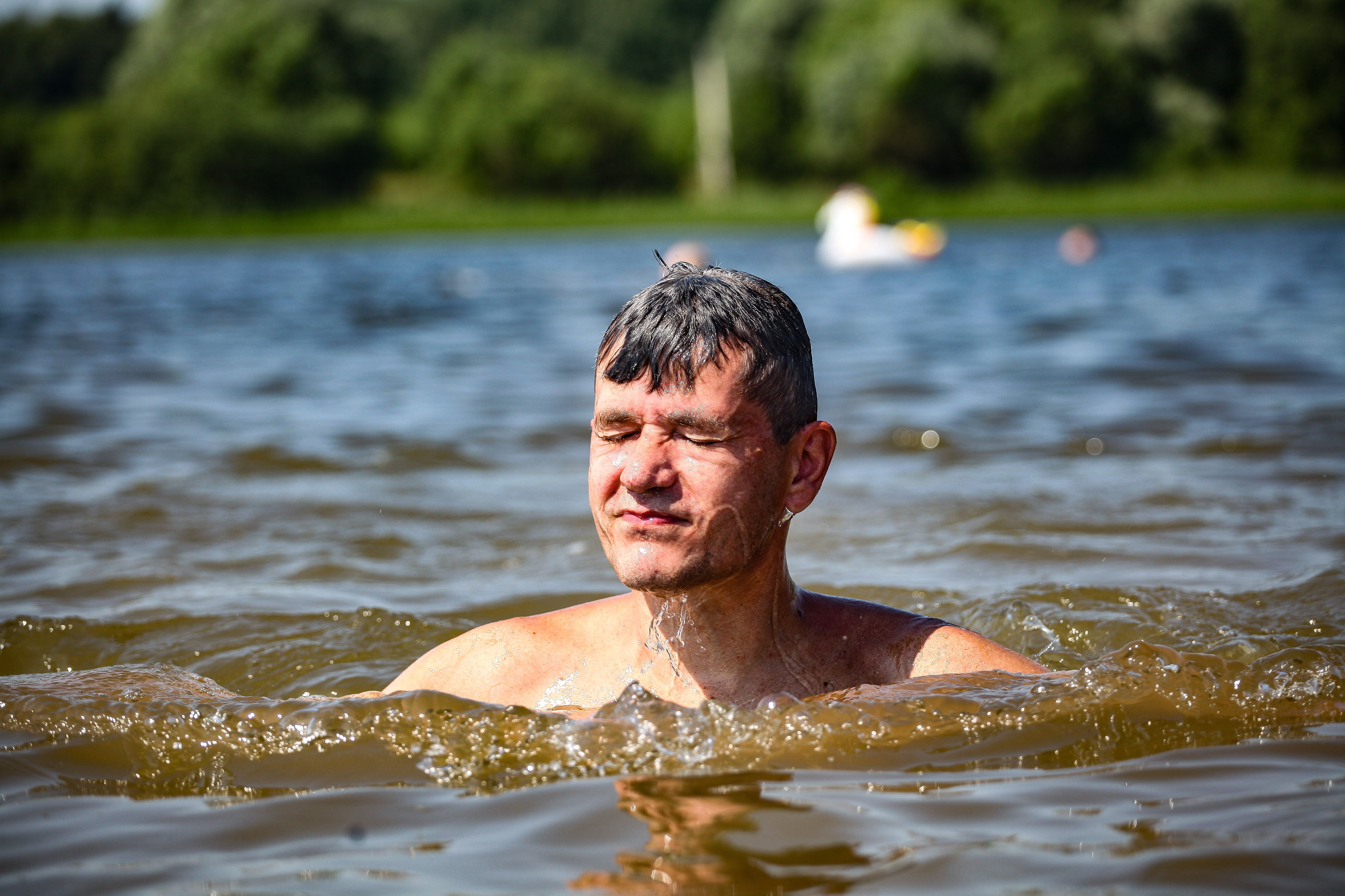 Voda v přírodních koupalištích na jihu Moravy je stále vhodná ke koupání