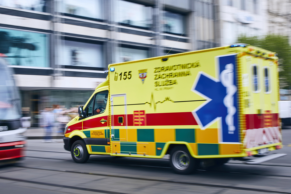 Auto Filipa Turka se srazilo s převozovým vozem nemocnice, řidič skončil v traumacentru