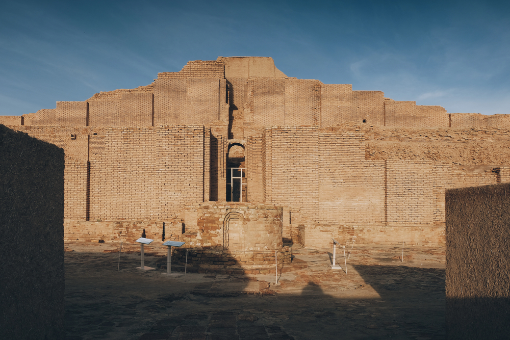 Rozluštil „nerozluštitelné" písmo staré 4000 let. Francouzský archeolog odhaluje tajemství íránské civilizace