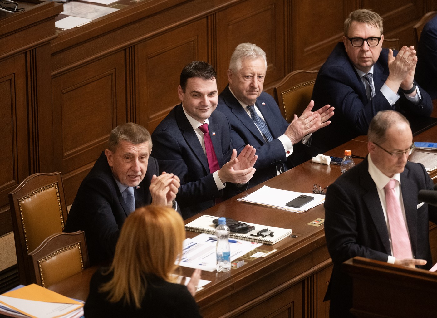 Sněmovna schválila rozpočet se schodkem 310 miliard Kč, přidala peníze mj. na sport