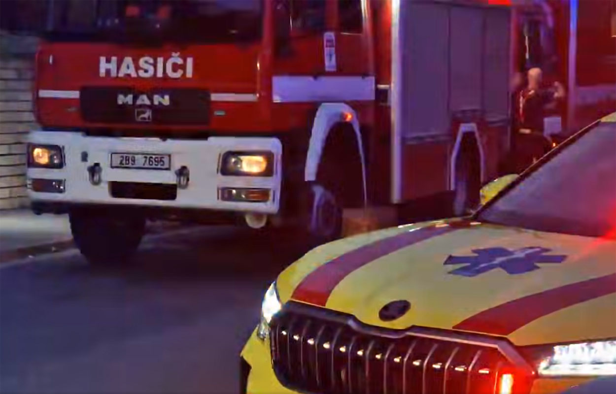Ranní požár v Brně: Dům muselo opustit 44 lidí, jedna žena skončila v nemocnici