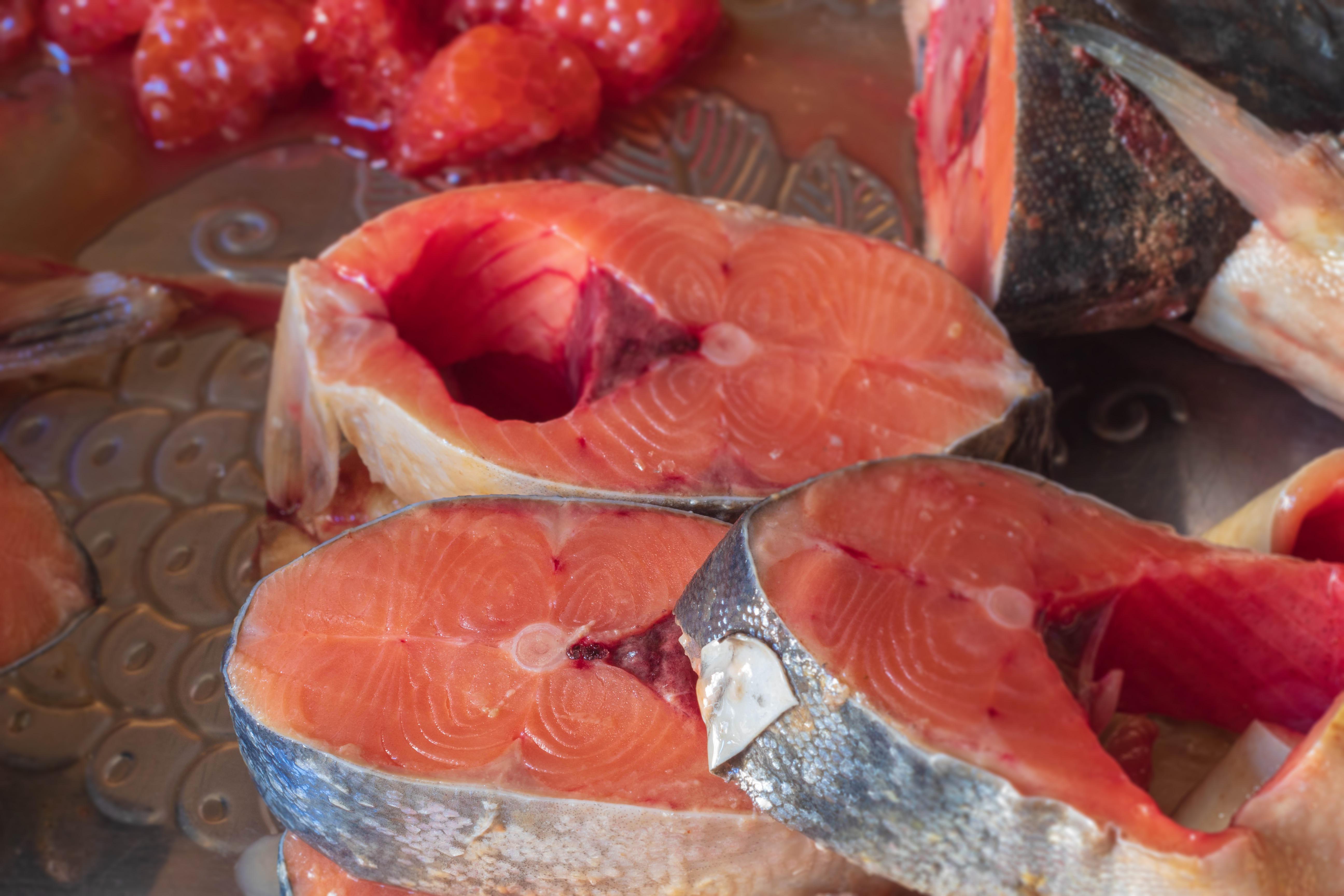 Rybářství Třeboň zahájilo provoz automatu na čerstvé ryby v Třeboni