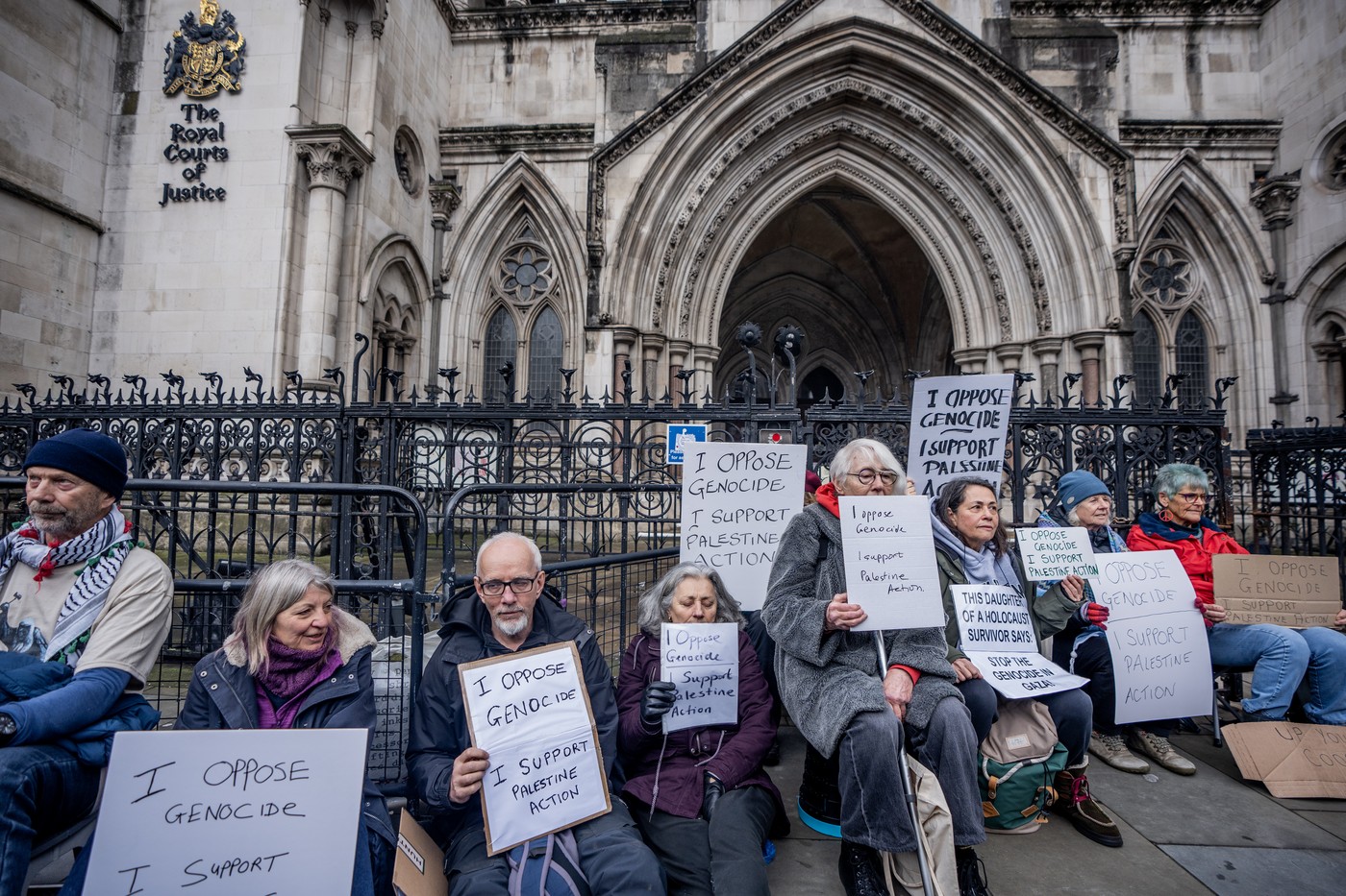 Zákaz skupiny Palestine Action v Británii je nezákonný, rozhodl soud