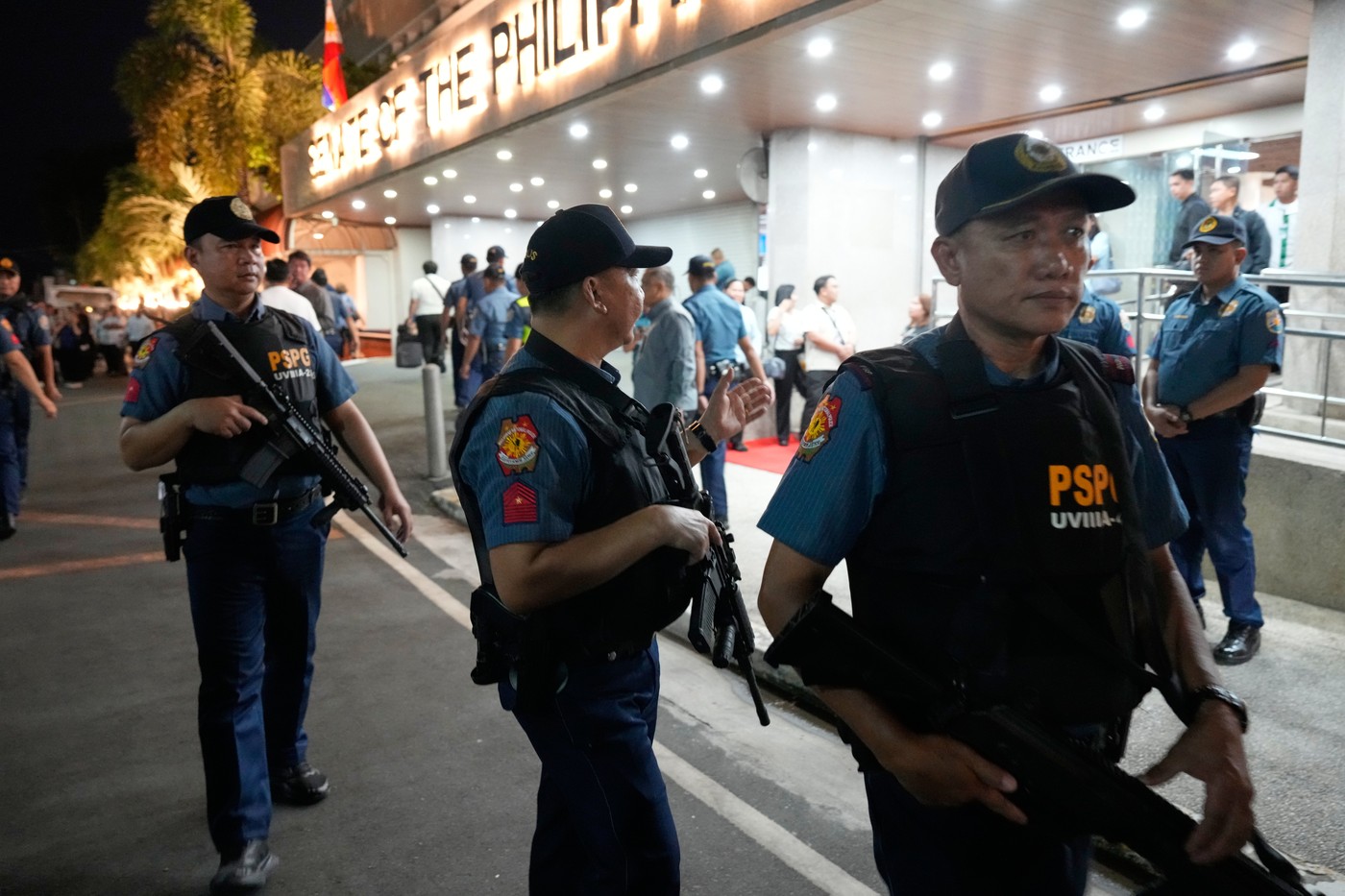 AFP: Z filipínského Senátu je hlášena střelba, do budovy vstoupili ...