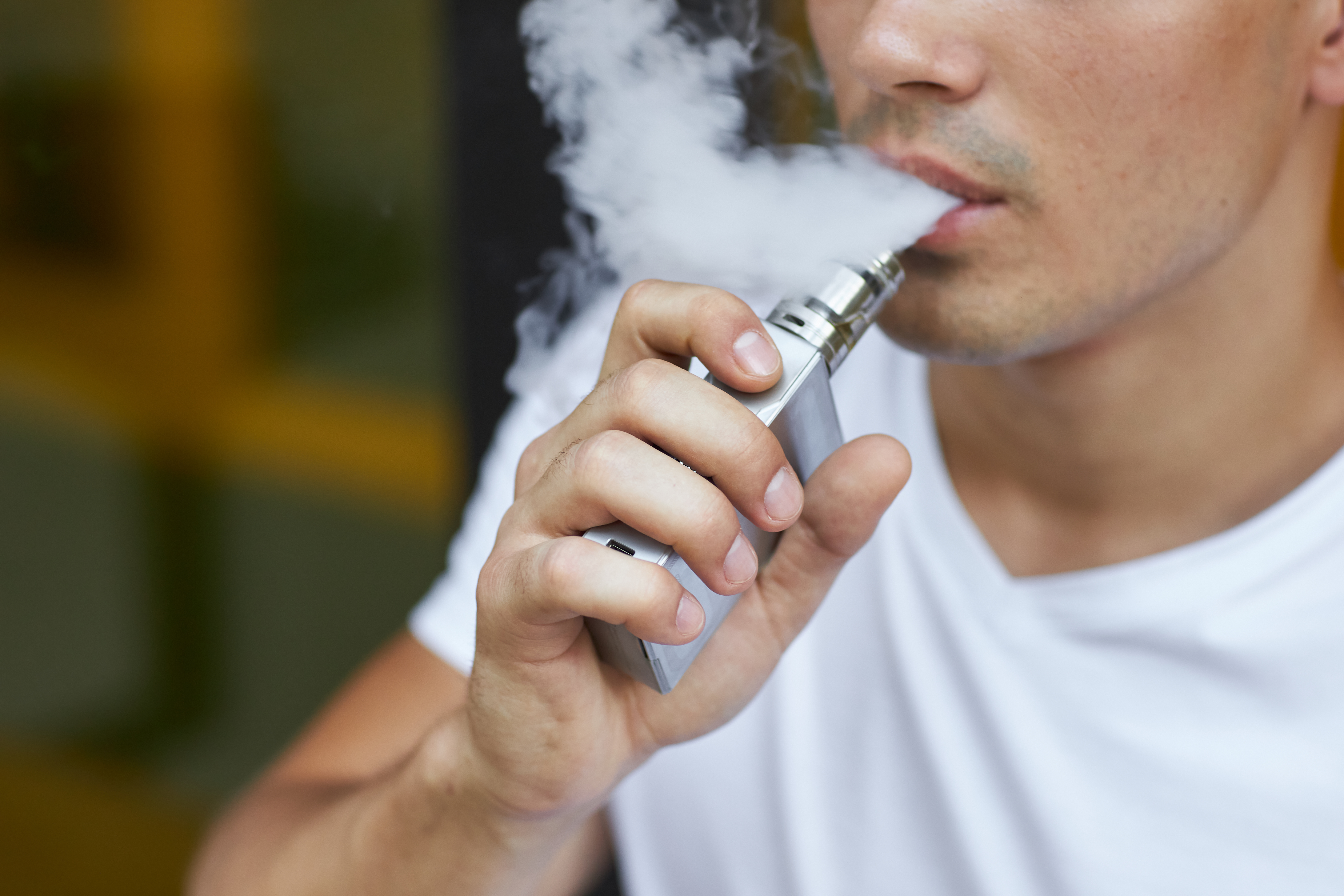 Zákaz e-cigaret v Nizozemsku vehnal uživatele do náruče černého trhu