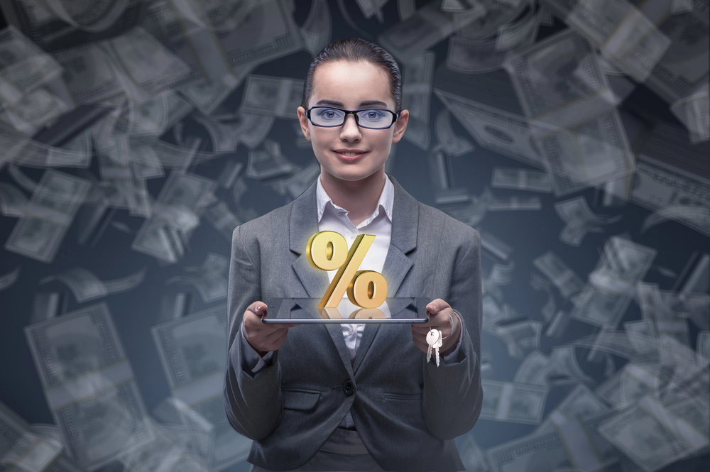 Konec předražených půjček? Stát chce zastropovat náklady úvěrů i jejich reklamu