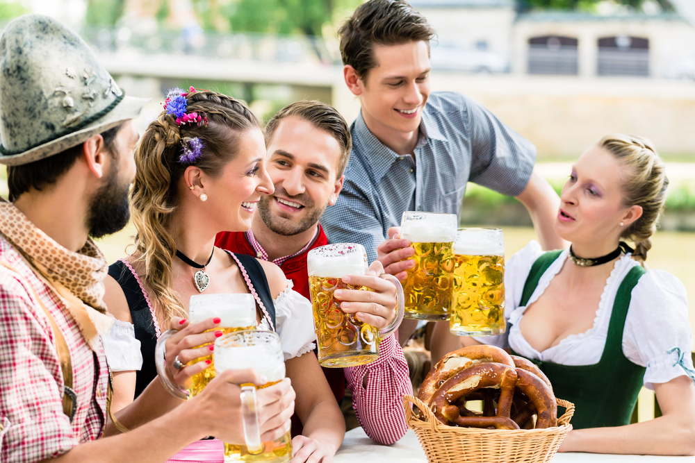 Za máz piva až 387 korun. Oktoberfest letos znovu zdraží, čeká se přes šest milionů návštěvníků