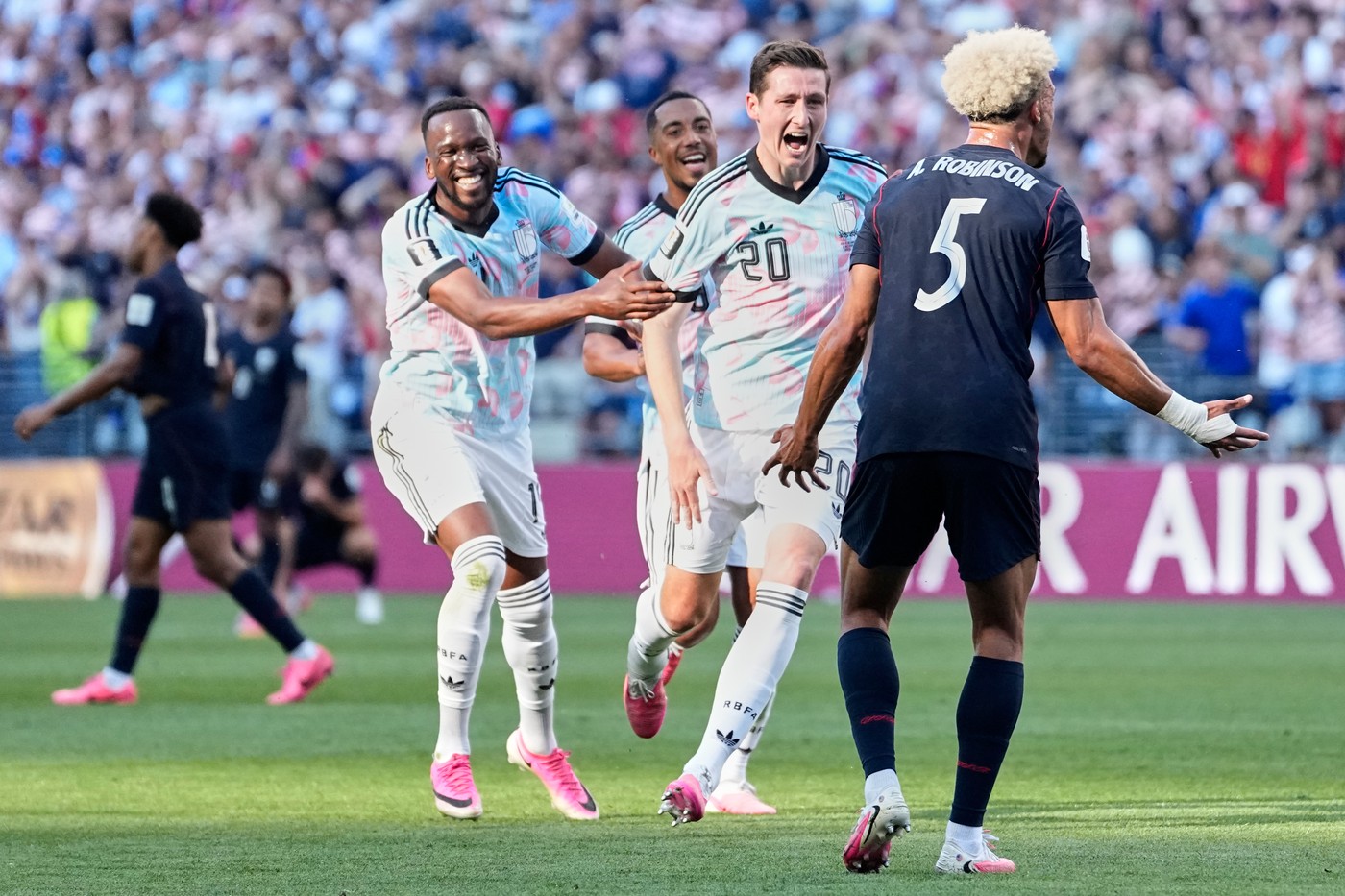 Konec snu pořadatelů: USA podlehly Belgii a další šampionát končí v osmifinále