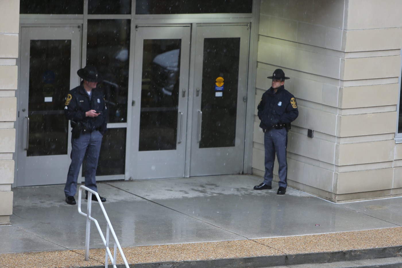 Střelba na univerzitě v USA má jednu oběť. FBI říká: Terorismus!