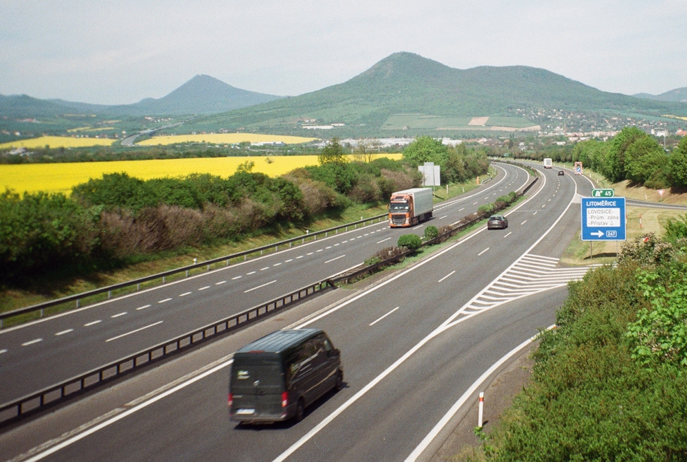 Dopravci loni zaplatili v Česku na mýtném rekordních 19,1 miliardy korun