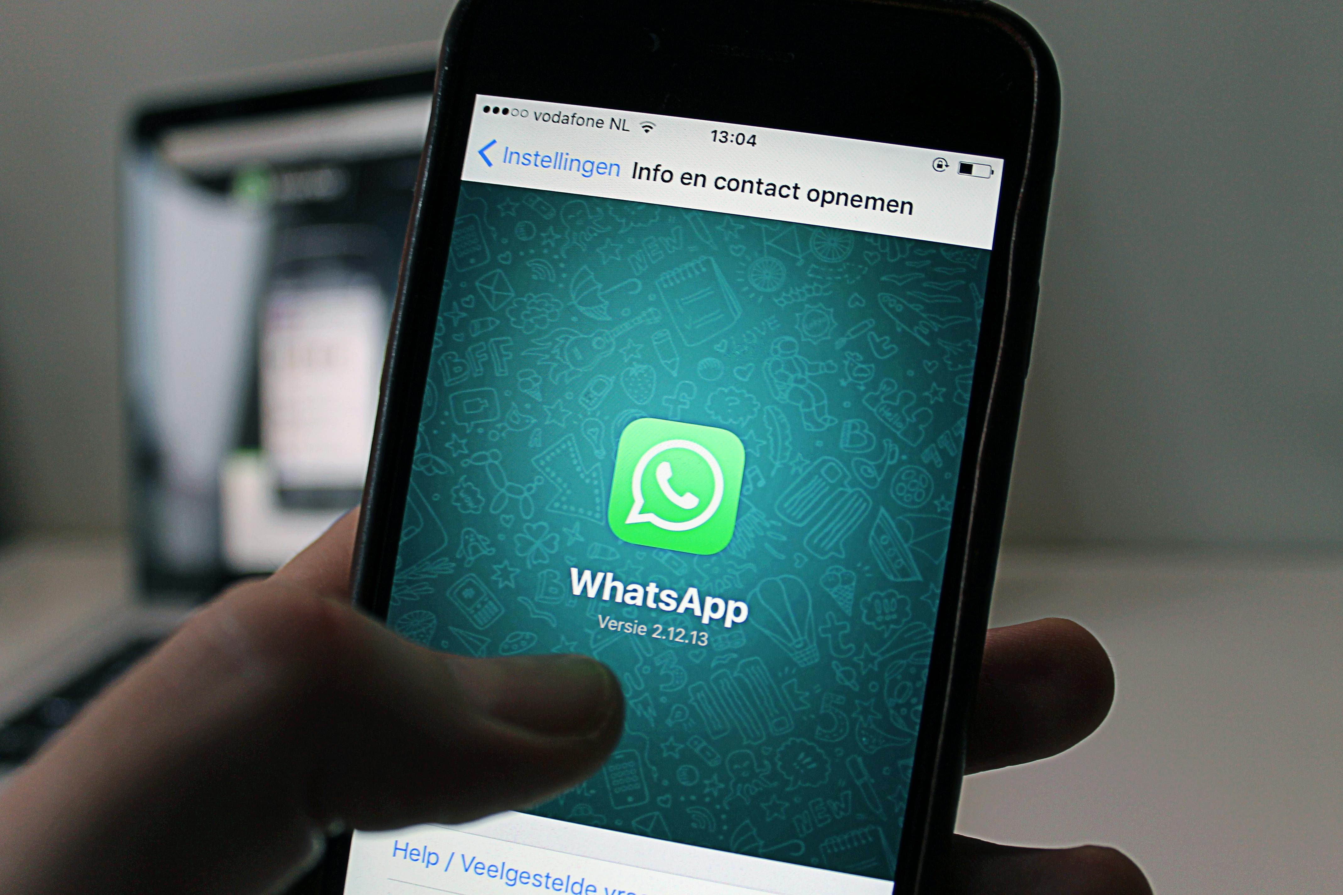 WhatsApp v hledáčku EU. Vyšetřuje firmu Meta za AI a zneužití monopolu