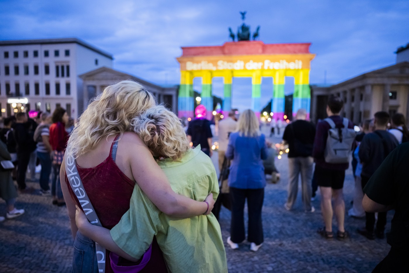 Policie v Berlíně našla a zastřelila podezřelého z útoku na manifestaci LGBT+