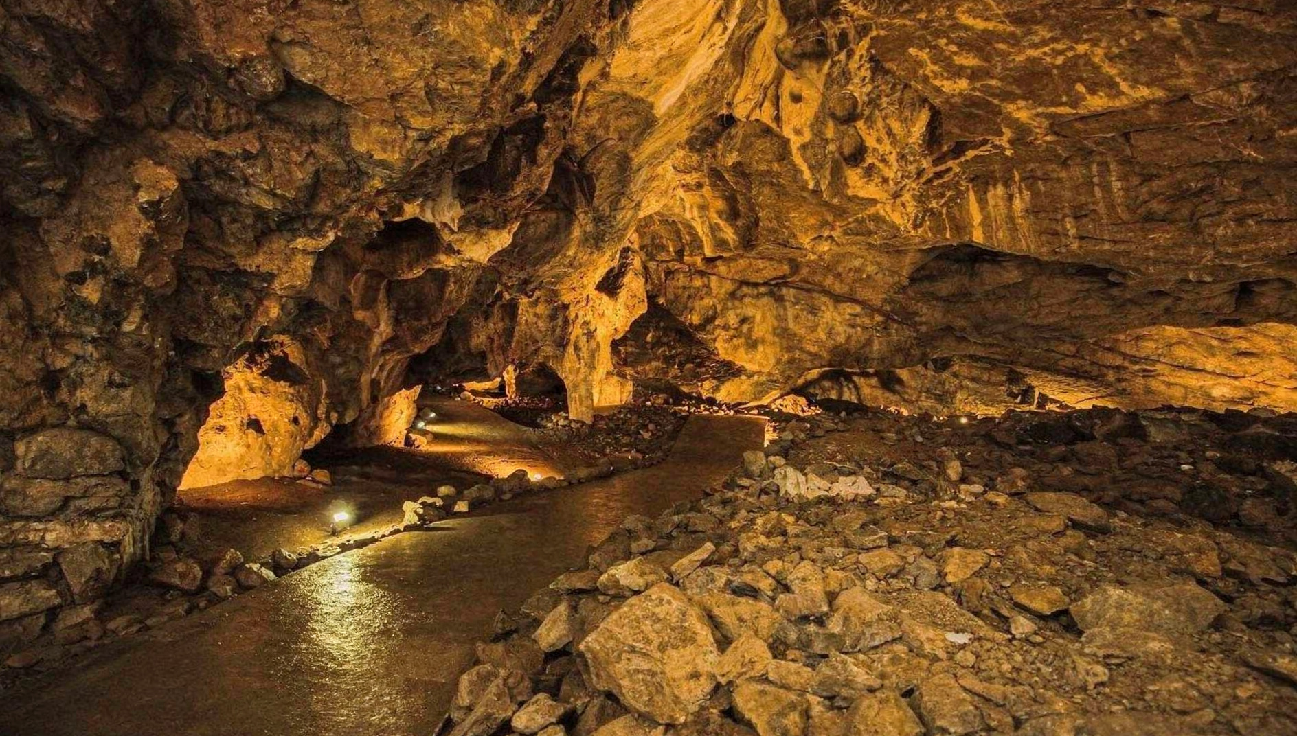 Kateřinská jeskyně v Moravském krasu má speciální prohlídky pro veřejnost