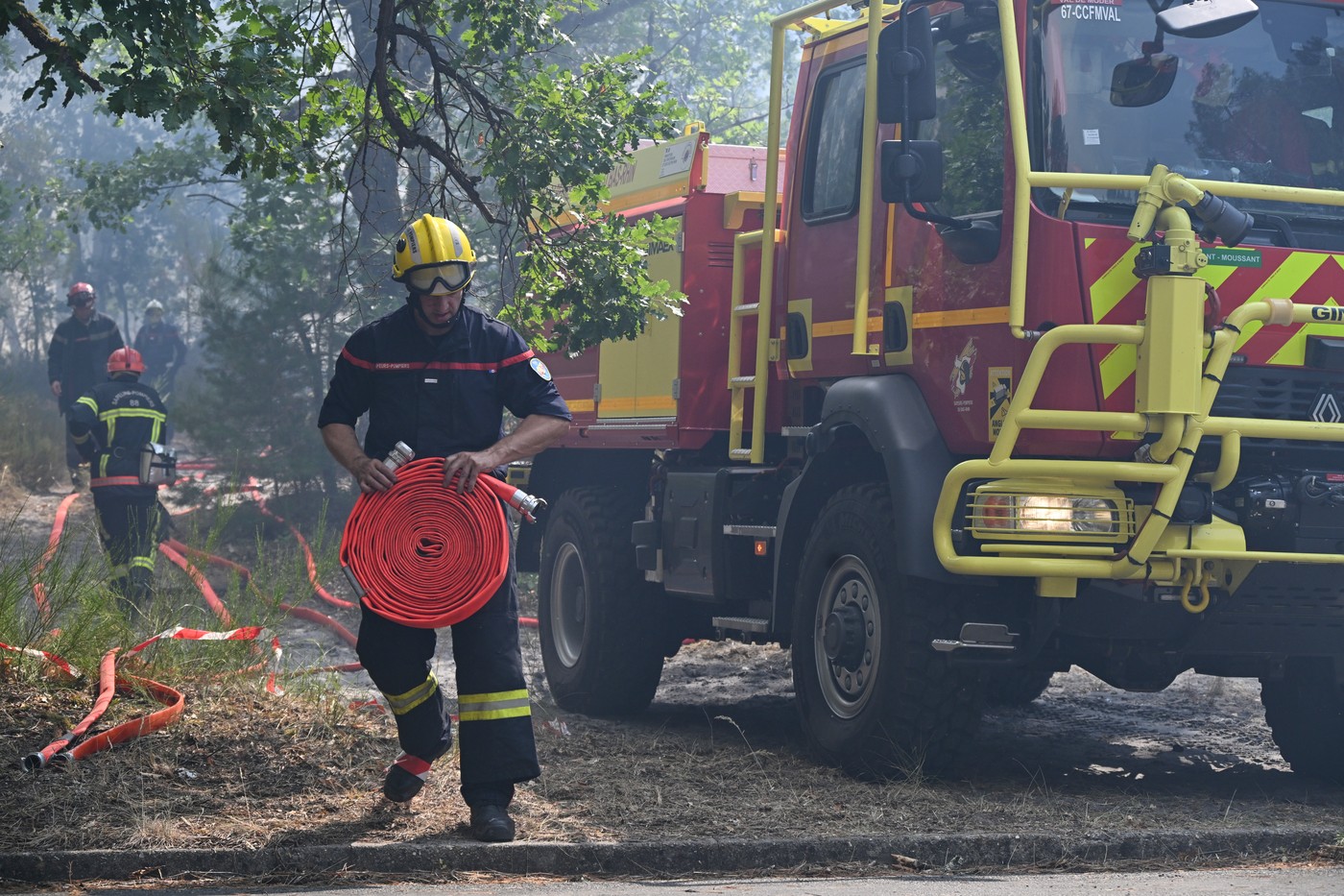 Extrémní vedra a požáry ve Francii: Tisíc hektarů spáleno, 900 lidí evakuováno