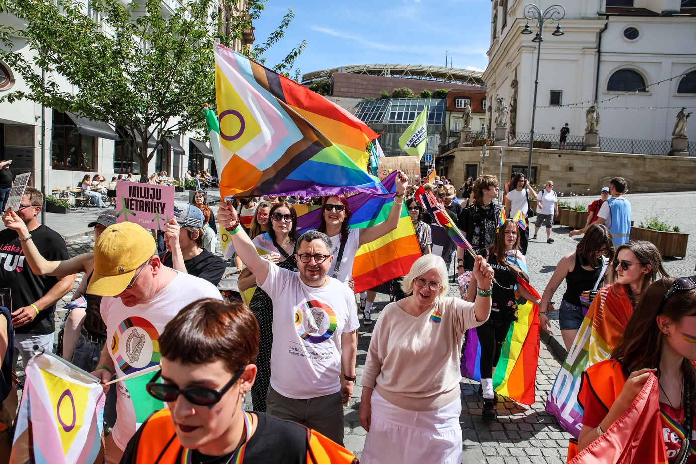 Centrem Brna dnes prošel duhový průvod Brno Pride Parade
