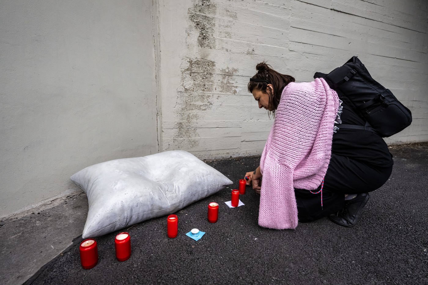 V Praze u Hlavního nádraží vznikl pomník, symbolizuje problematiku bezdomovectví