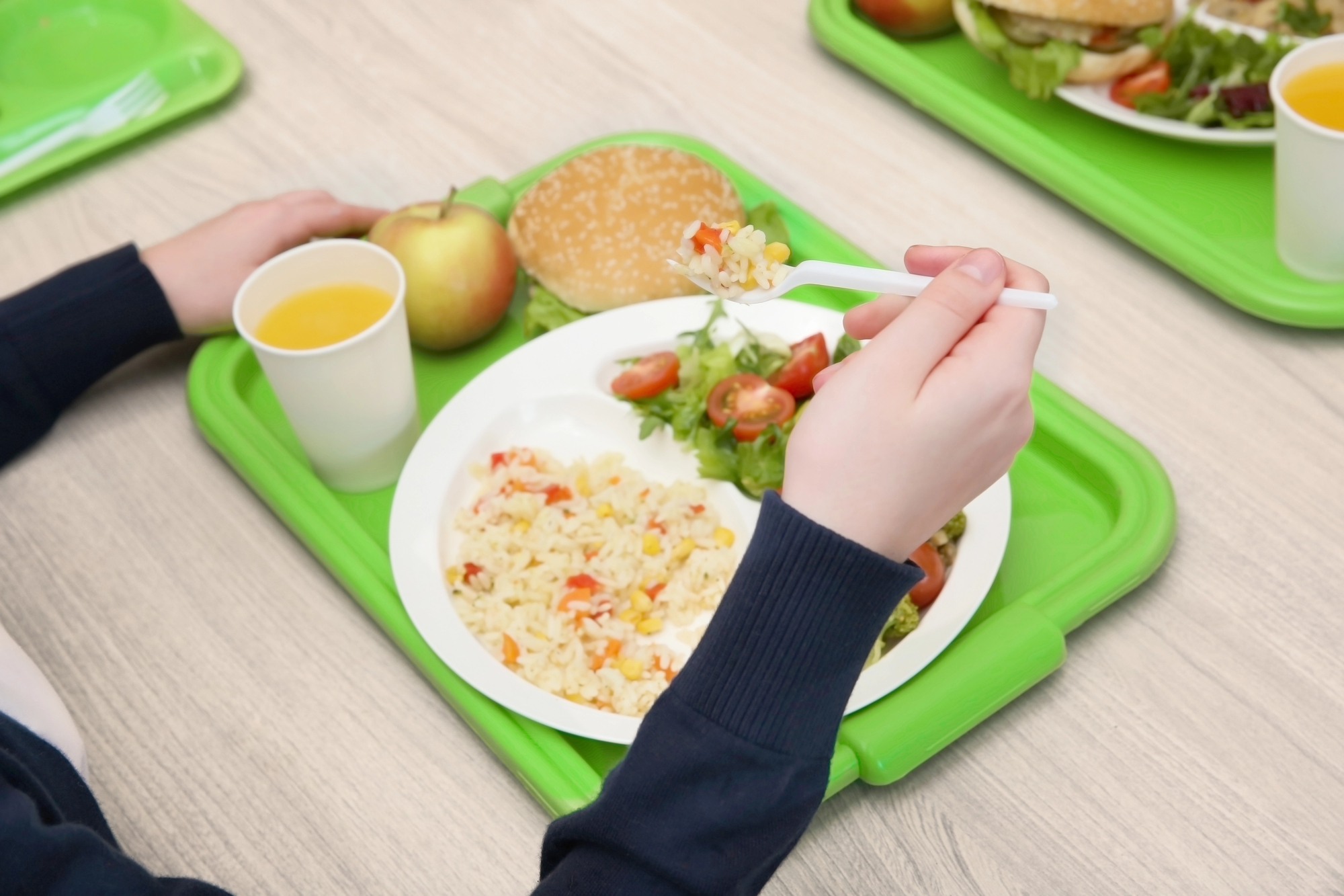 Více škol, více dětí: program bezplatného stravování se rozšiřuje