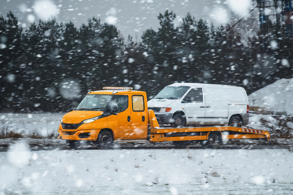 Ledovka zastavila dopravu, problémy hlásí půlka republiky